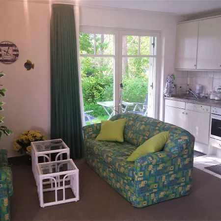 Eine Schoene 3-zimmer-wohnung Mit Ostsee-zugang! * Juliusruh