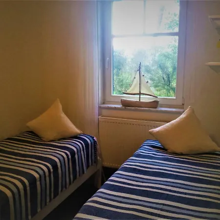 Eine Schoene 3-zimmer-wohnung Mit Ostsee-zugang! * Juliusruh