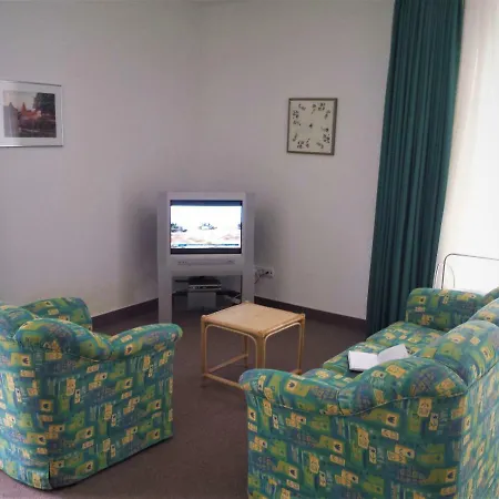 Eine Schoene 3-zimmer-wohnung Mit Ostsee-zugang! * Juliusruh