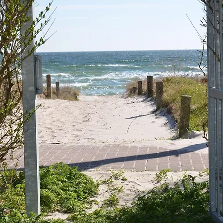 Eine Schoene 3-zimmer-wohnung Mit Ostsee-zugang! Apartment Juliusruh